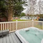 Woodpark With Hot Tub