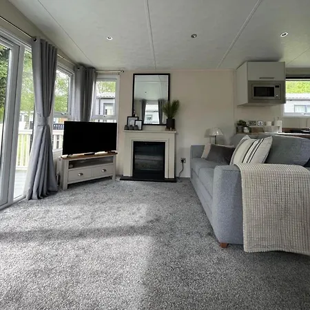 Woodpark With Hot Tub *