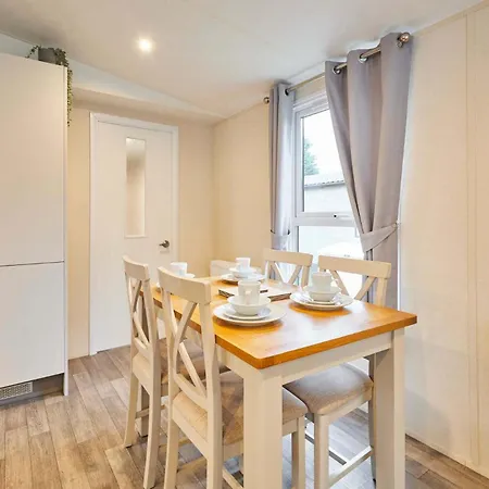 Woodpark With Hot Tub Holiday home *