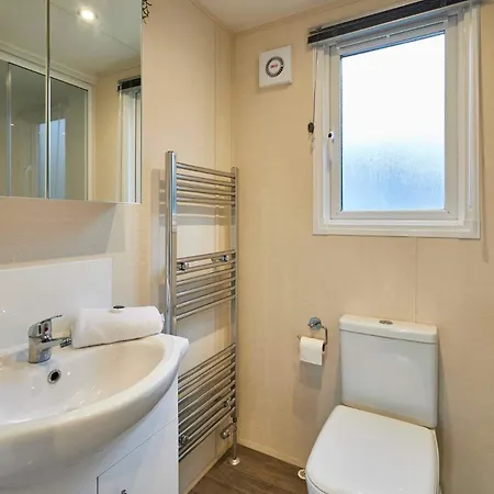 Woodpark With Hot Tub Holiday home York