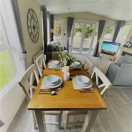 Woodpark With Hot Tub