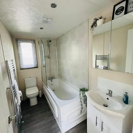 Woodpark With Hot Tub *