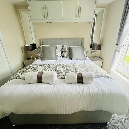 Woodpark With Hot Tub