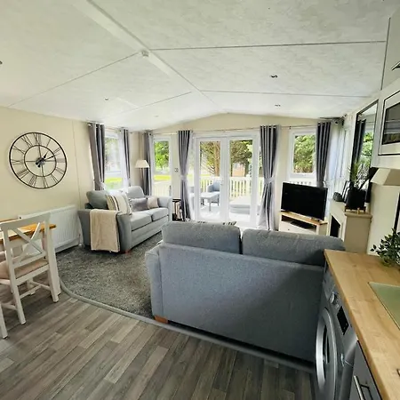 Woodpark With Hot Tub *