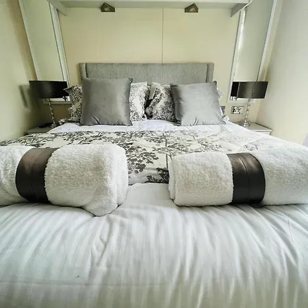 Woodpark With Hot Tub ヨーク